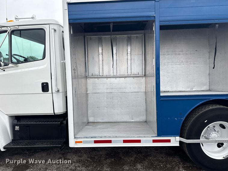 image for item EG5922 2000 Freightliner FL60 utility / service truck