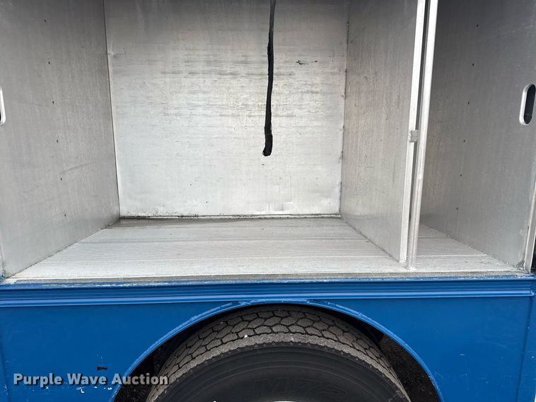 image for item EG5922 2000 Freightliner FL60 utility / service truck