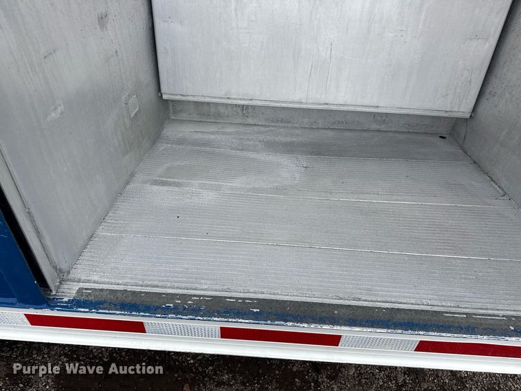 image for item EG5922 2000 Freightliner FL60 utility / service truck