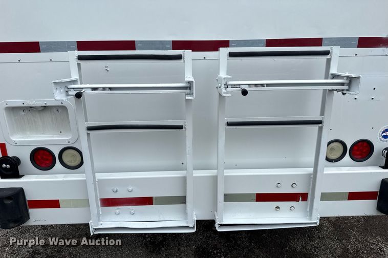 image for item EG5922 2000 Freightliner FL60 utility / service truck