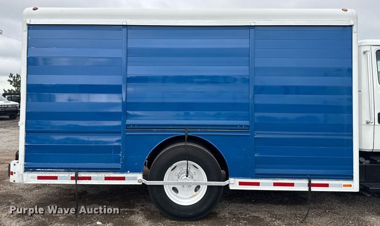 image for item EG5922 2000 Freightliner FL60 utility / service truck