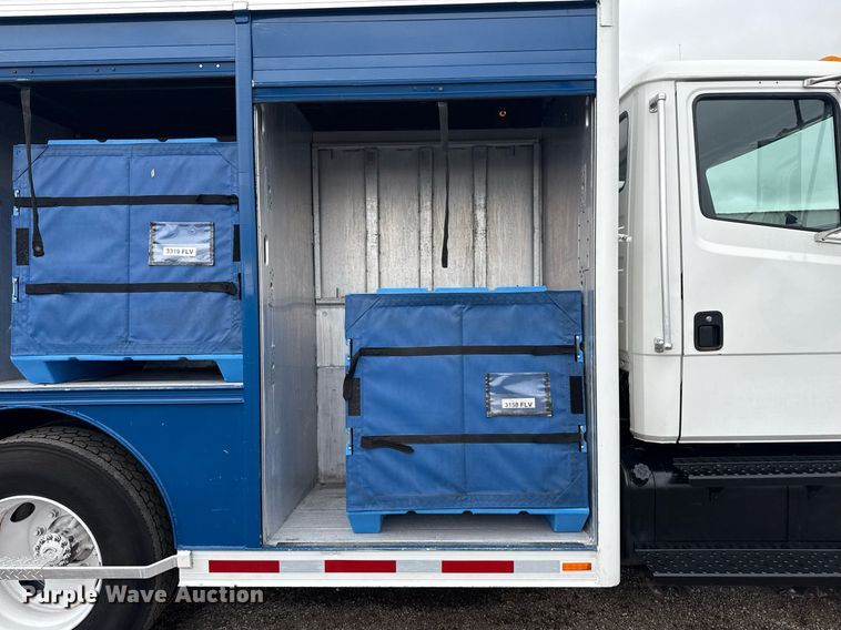 image for item EG5922 2000 Freightliner FL60 utility / service truck