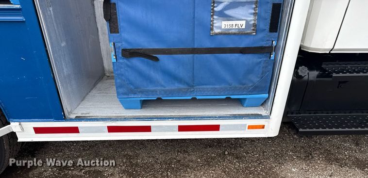 image for item EG5922 2000 Freightliner FL60 utility / service truck