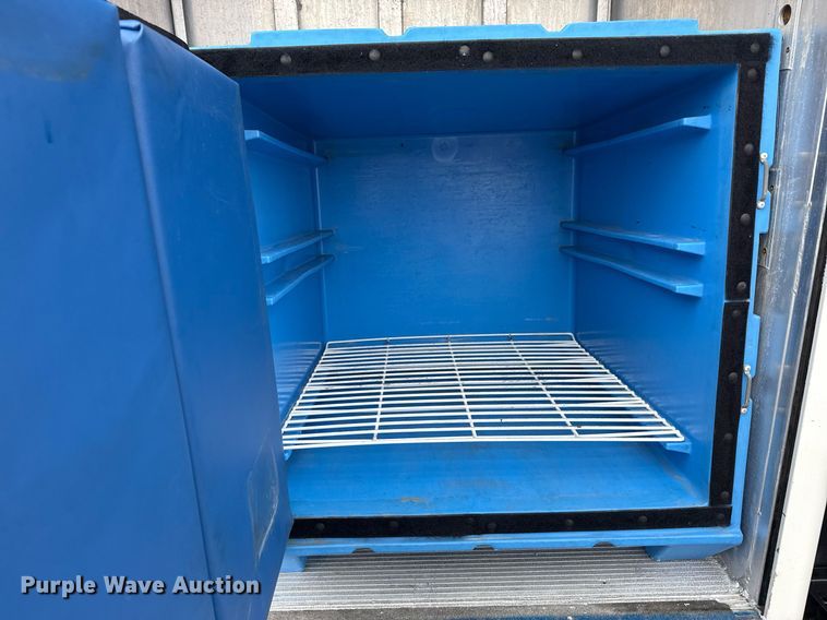 image for item EG5922 2000 Freightliner FL60 utility / service truck