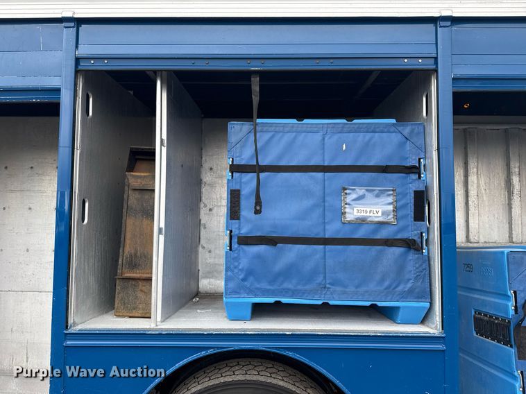 image for item EG5922 2000 Freightliner FL60 utility / service truck