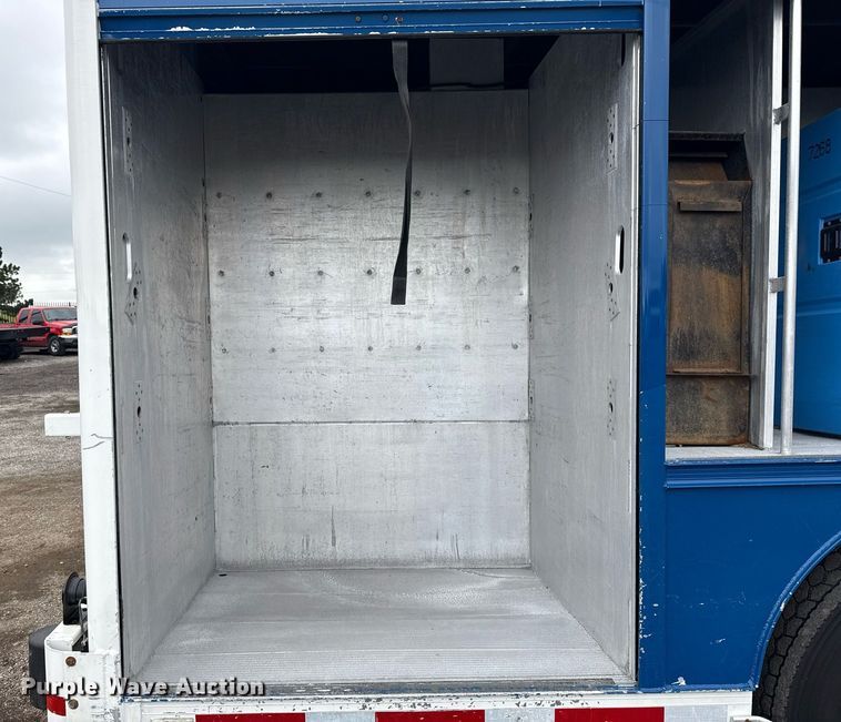 image for item EG5922 2000 Freightliner FL60 utility / service truck