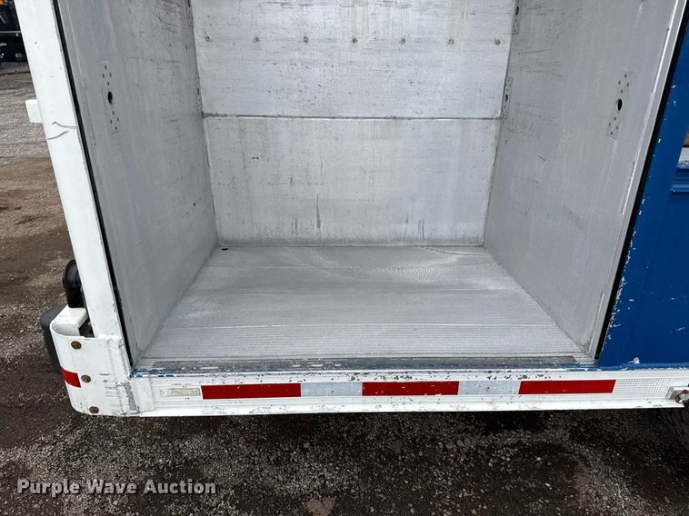 image for item EG5922 2000 Freightliner FL60 utility / service truck