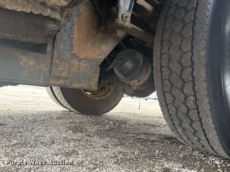 image for item EG5922 2000 Freightliner FL60 utility / service truck