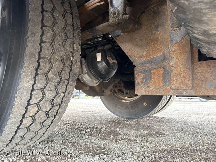 image for item EG5922 2000 Freightliner FL60 utility / service truck