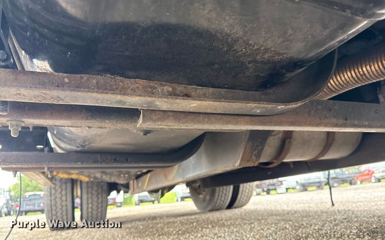 image for item EG5922 2000 Freightliner FL60 utility / service truck