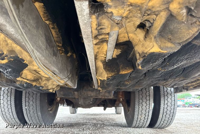 image for item EG5922 2000 Freightliner FL60 utility / service truck