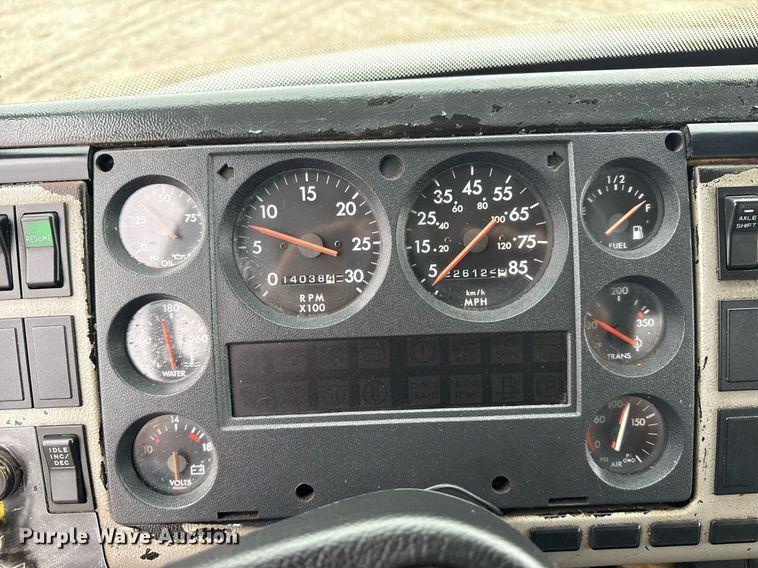 image for item EG5922 2000 Freightliner FL60 utility / service truck