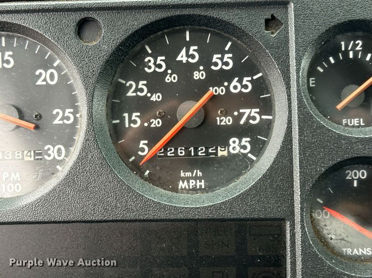 image for item EG5922 2000 Freightliner FL60 utility / service truck