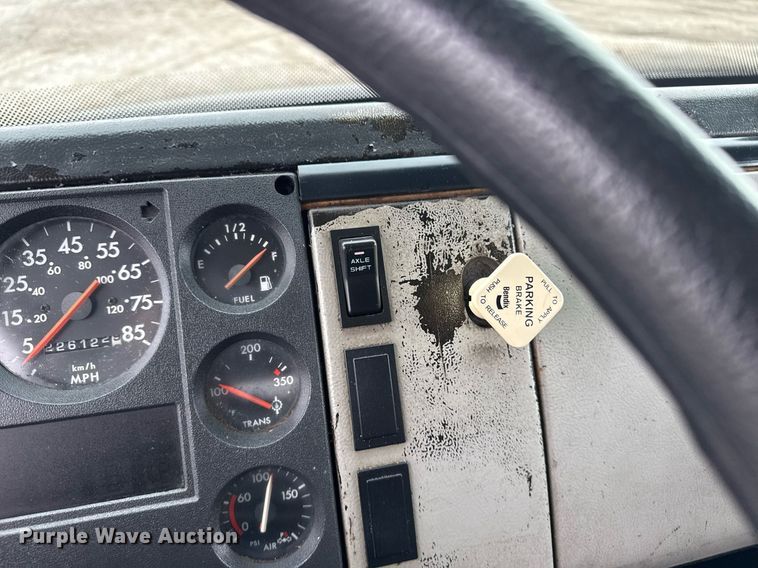 image for item EG5922 2000 Freightliner FL60 utility / service truck