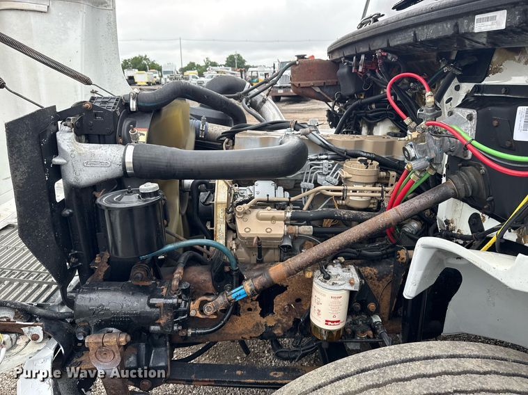 image for item EG5922 2000 Freightliner FL60 utility / service truck