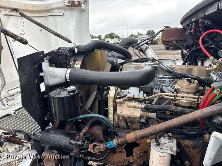 image for item EG5922 2000 Freightliner FL60 utility / service truck