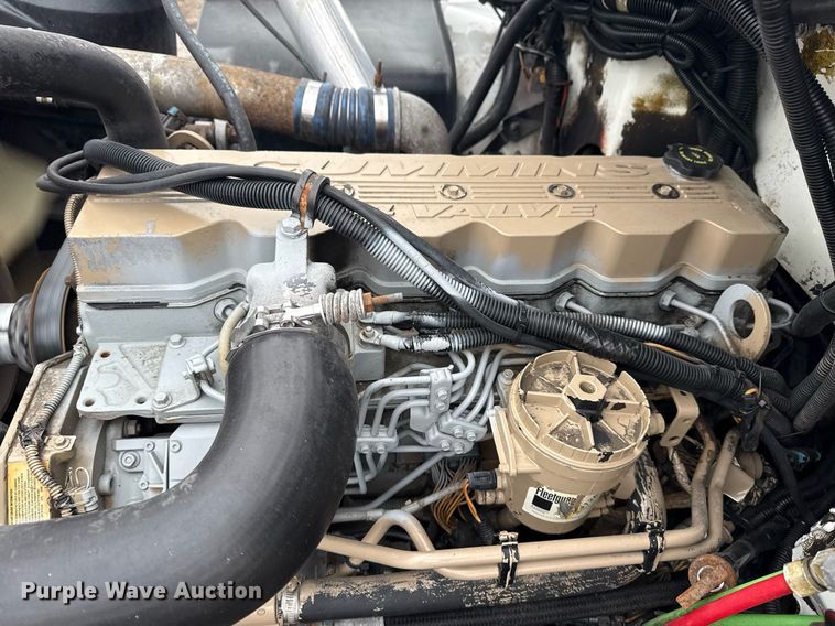 image for item EG5922 2000 Freightliner FL60 utility / service truck