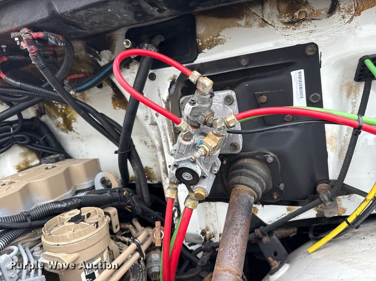 image for item EG5922 2000 Freightliner FL60 utility / service truck