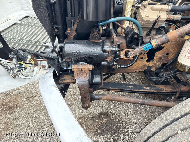 image for item EG5922 2000 Freightliner FL60 utility / service truck