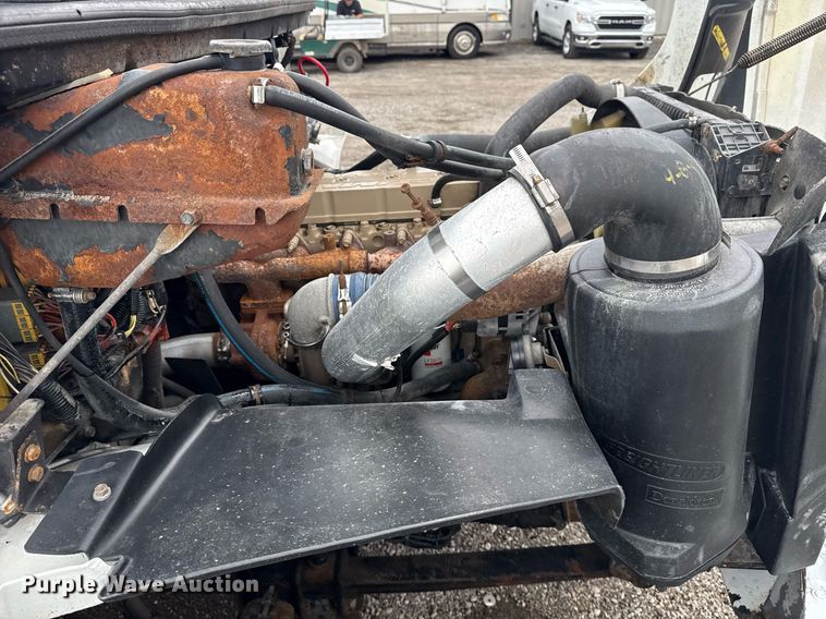 image for item EG5922 2000 Freightliner FL60 utility / service truck