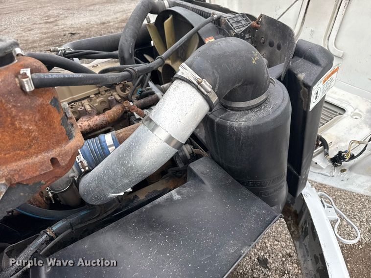 image for item EG5922 2000 Freightliner FL60 utility / service truck