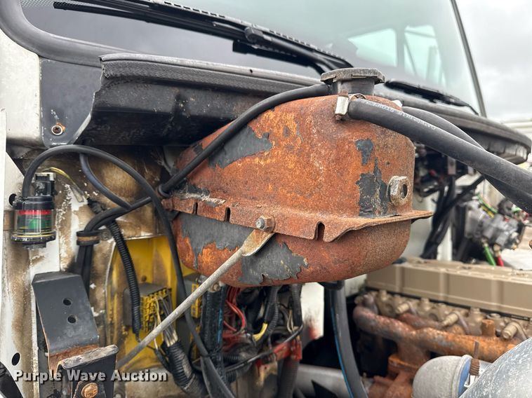 image for item EG5922 2000 Freightliner FL60 utility / service truck