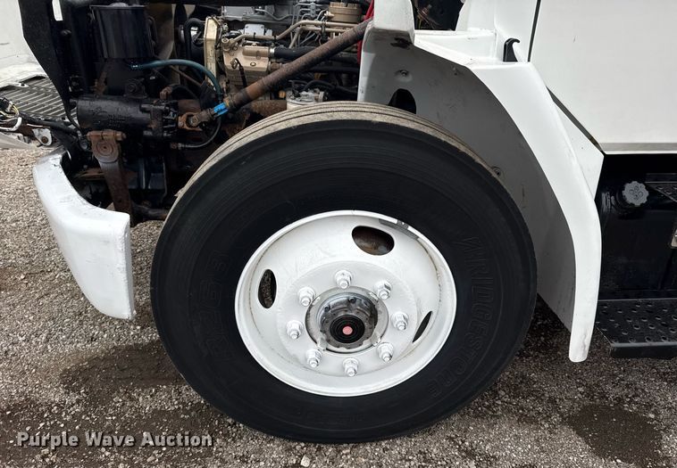 image for item EG5922 2000 Freightliner FL60 utility / service truck