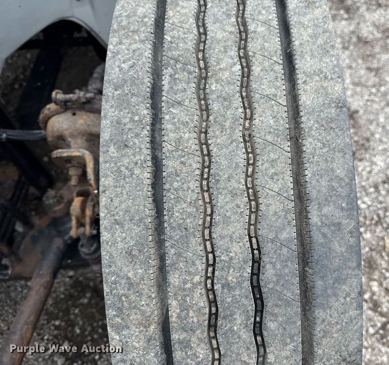 image for item EG5922 2000 Freightliner FL60 utility / service truck