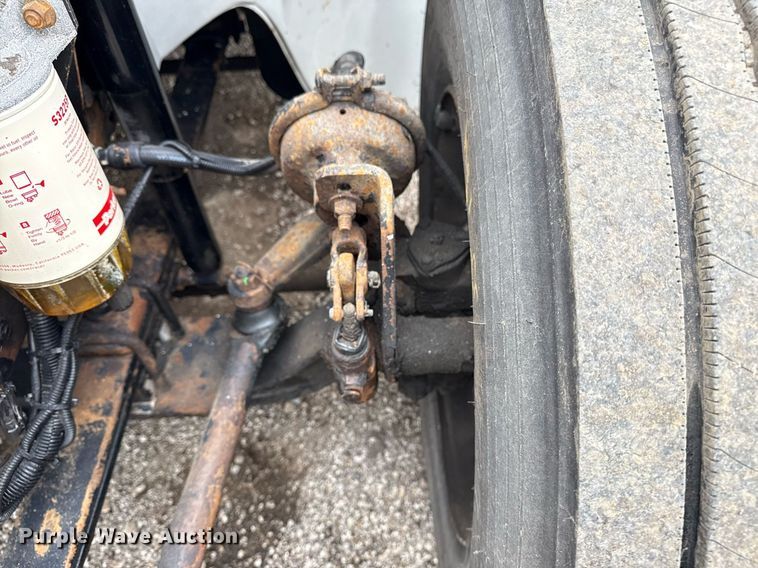 image for item EG5922 2000 Freightliner FL60 utility / service truck