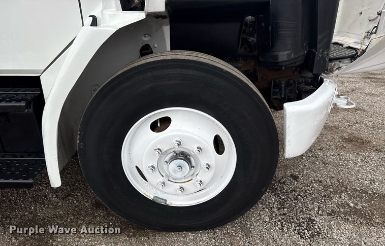 image for item EG5922 2000 Freightliner FL60 utility / service truck