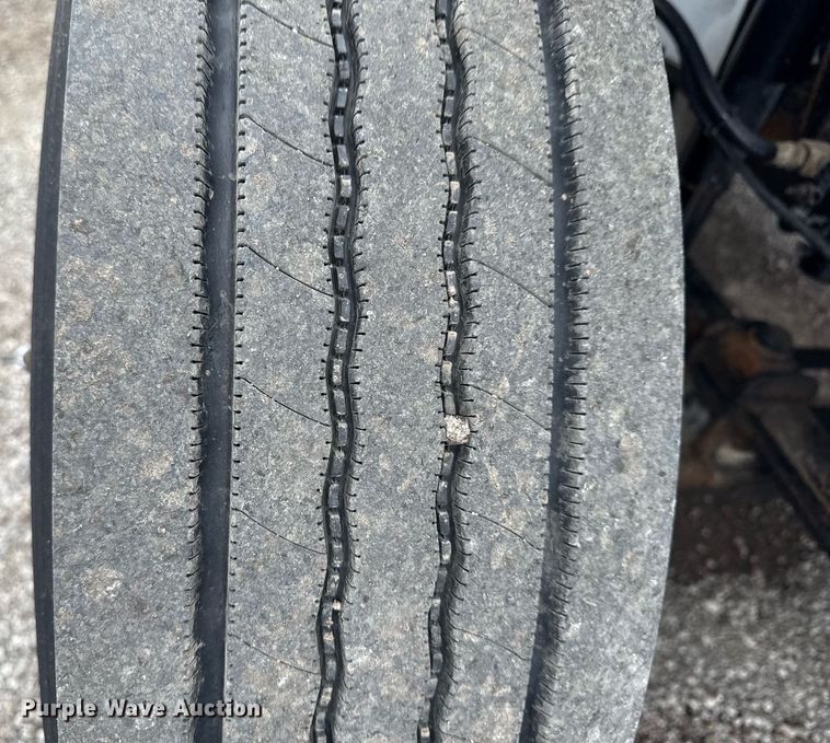 image for item EG5922 2000 Freightliner FL60 utility / service truck