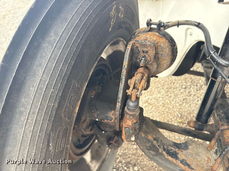 image for item EG5922 2000 Freightliner FL60 utility / service truck