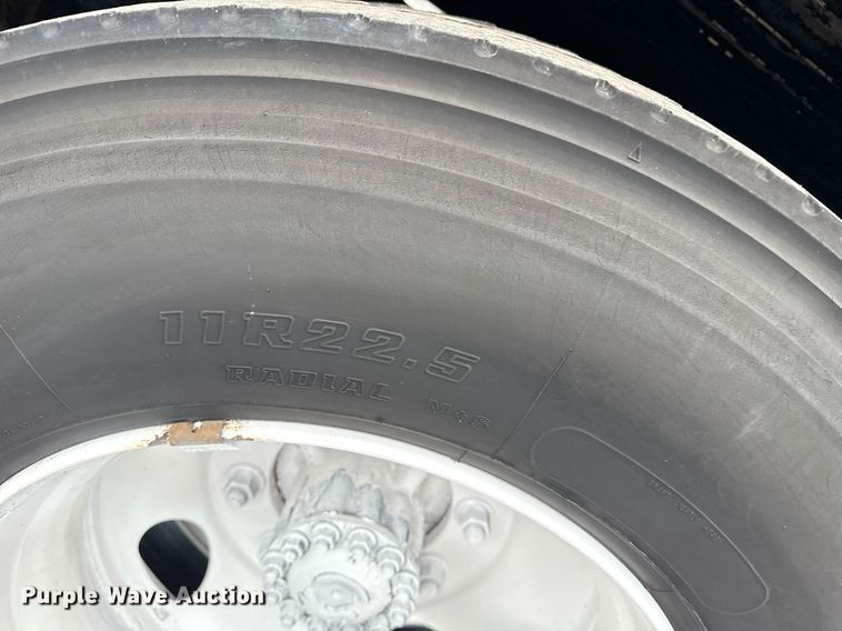 image for item EG5922 2000 Freightliner FL60 utility / service truck