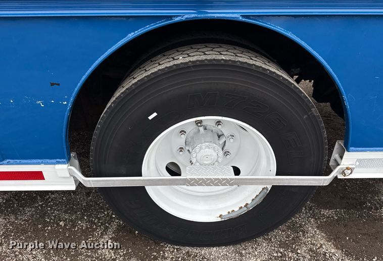 image for item EG5922 2000 Freightliner FL60 utility / service truck