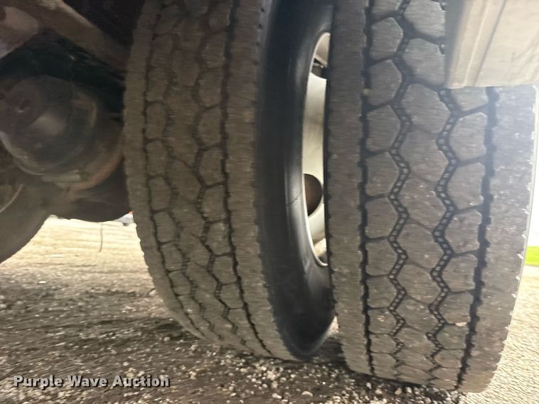 image for item EG5922 2000 Freightliner FL60 utility / service truck