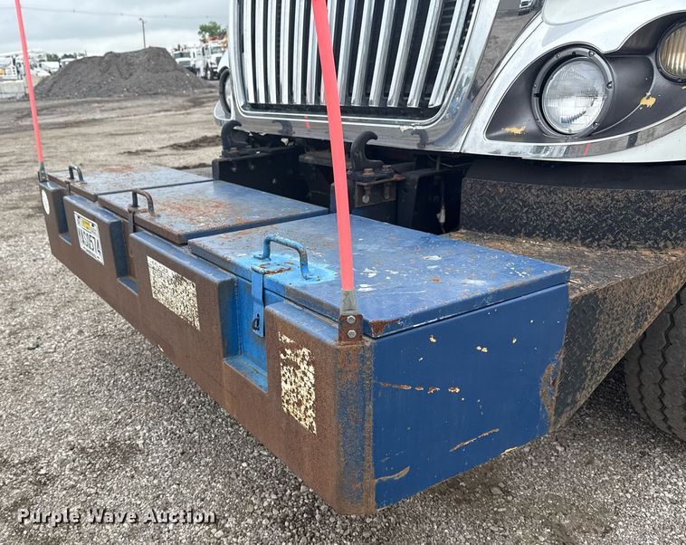 image for item EG5923 2009 International 7500 crane truck