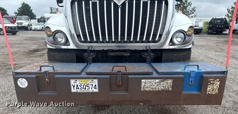 image for item EG5923 2009 International 7500 crane truck