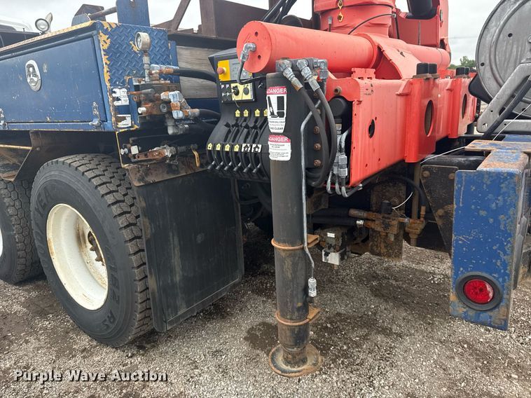 image for item EG5923 2009 International 7500 crane truck