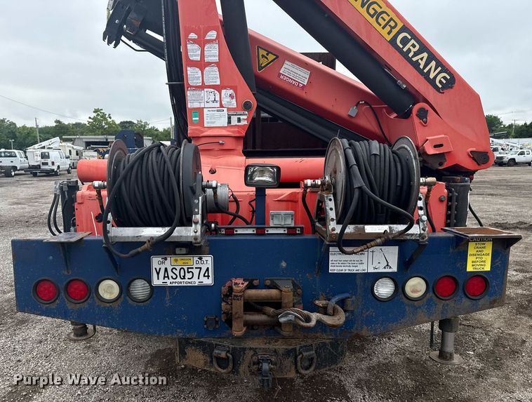 image for item EG5923 2009 International 7500 crane truck