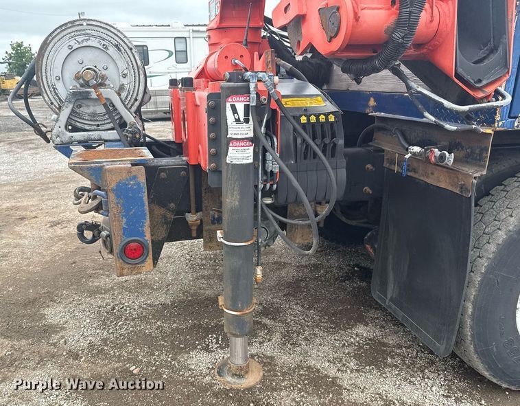 image for item EG5923 2009 International 7500 crane truck