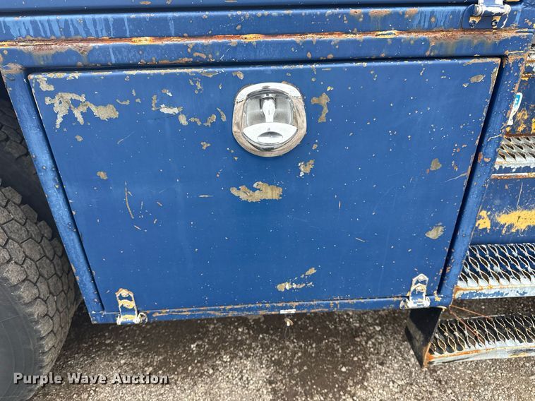 image for item EG5923 2009 International 7500 crane truck