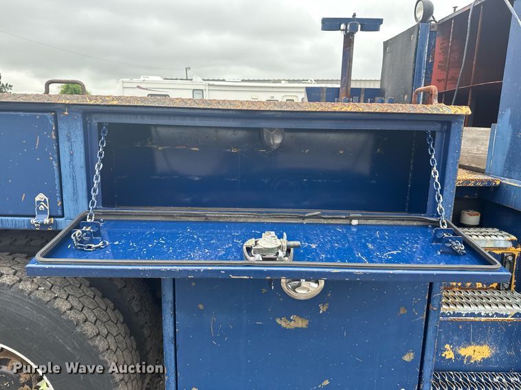 image for item EG5923 2009 International 7500 crane truck