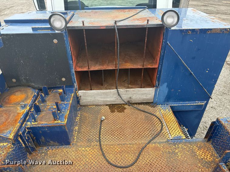 image for item EG5923 2009 International 7500 crane truck