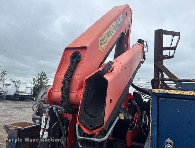 image for item EG5923 2009 International 7500 crane truck