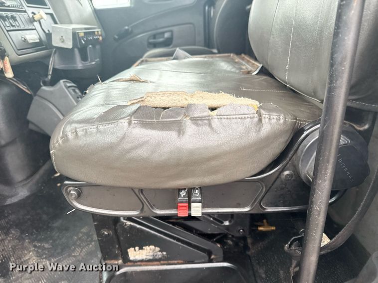 image for item EG5923 2009 International 7500 crane truck