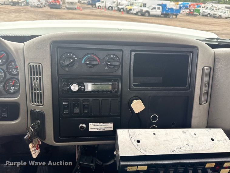 image for item EG5923 2009 International 7500 crane truck