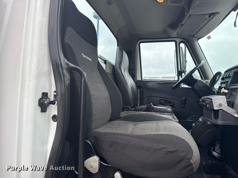 image for item EG5923 2009 International 7500 crane truck