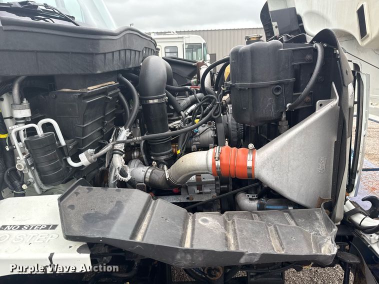 image for item EG5923 2009 International 7500 crane truck