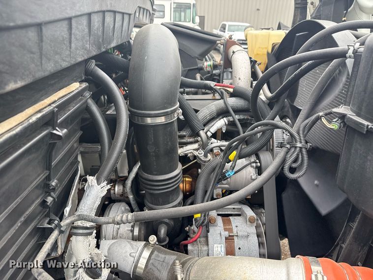 image for item EG5923 2009 International 7500 crane truck