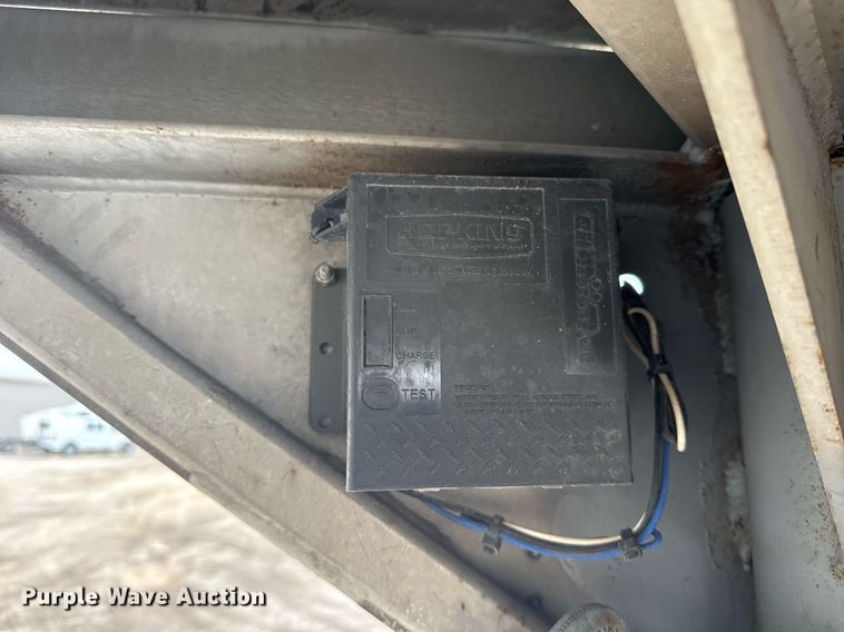 image for item EG5924 2006 Featherlite 4941 enclosed cargo trailer